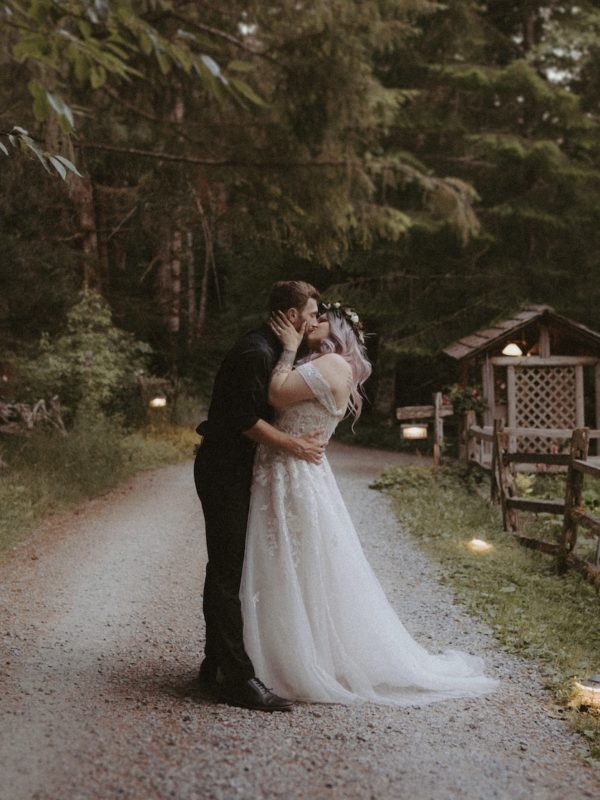 bride and groom kissing at wedding in mount rainer